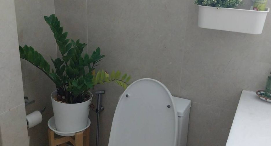 For sale 2 bedrooms condo in Wang Thonglang, Bangkok