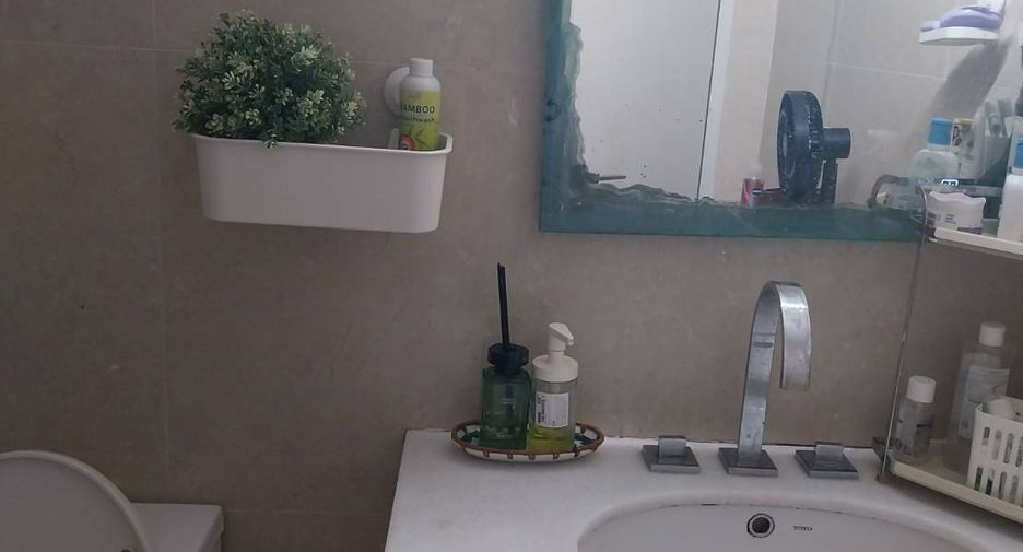 For sale 2 bedrooms condo in Wang Thonglang, Bangkok