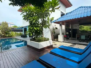 À louer 4 chambres villa à Mueang Krabi, Krabi