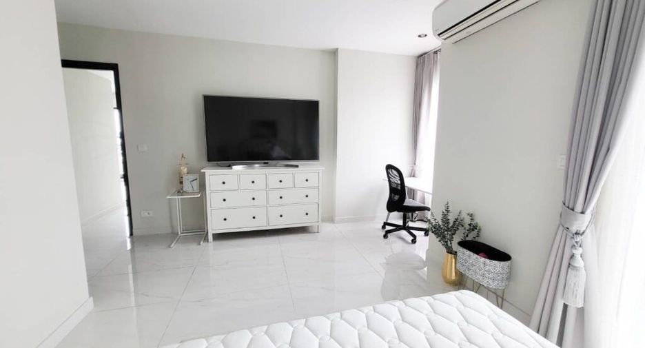 Condo en alquiler de 3 habitaciones en Watthana, Bangkok