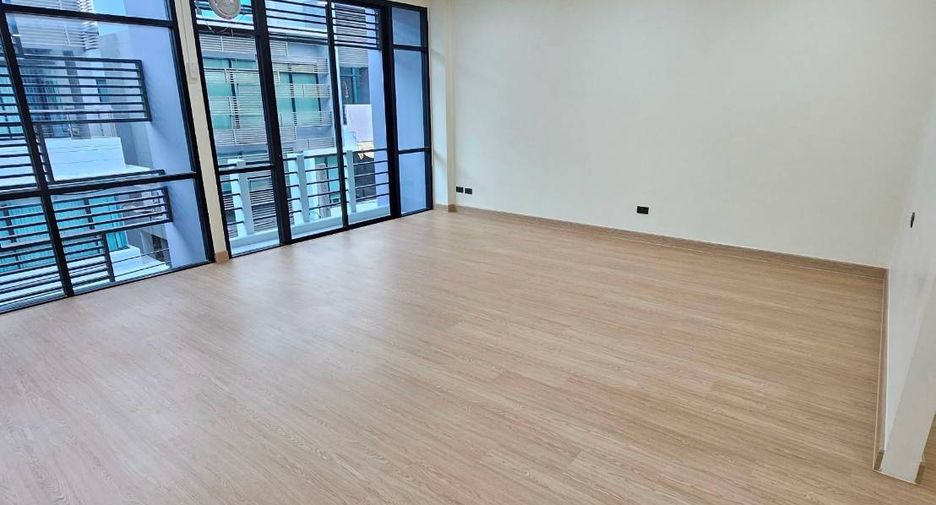 Reihenhaus zum Kauf mit 3 Zimmer in Suan Luang, Bangkok