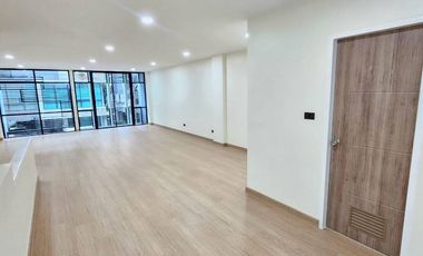 Reihenhaus zum Kauf mit 3 Zimmer in Suan Luang, Bangkok