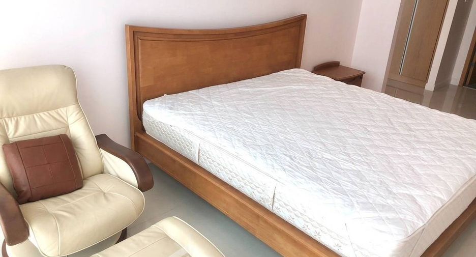 For sale 2 bedrooms condo in Khlong Toei, Bangkok