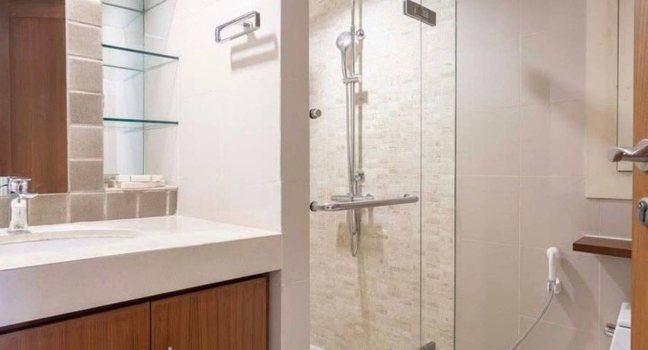For sale 4 ベッドルーム condo in Watthana, Bangkok