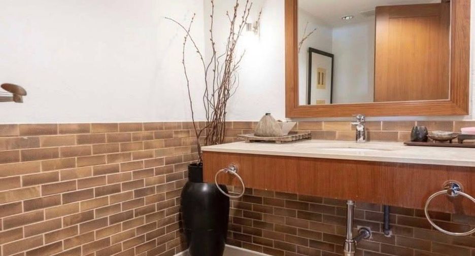 For sale 4 ベッドルーム condo in Watthana, Bangkok