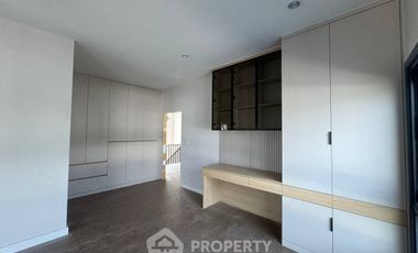 Продажа 4 спальни дом в Банг Ламунг, Чонбури