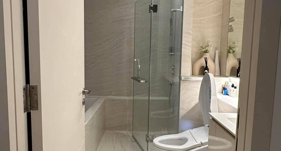 For sale 1 bed condo in Khlong Toei, Bangkok
