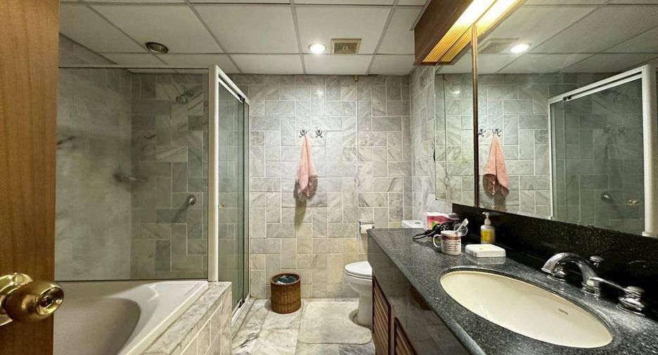 For sale 3 bedrooms condo in Pathum Wan, Bangkok