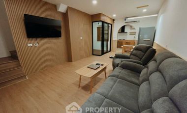 Casa adosada en venta de 3 habitaciones en Saphan Sung, Bangkok