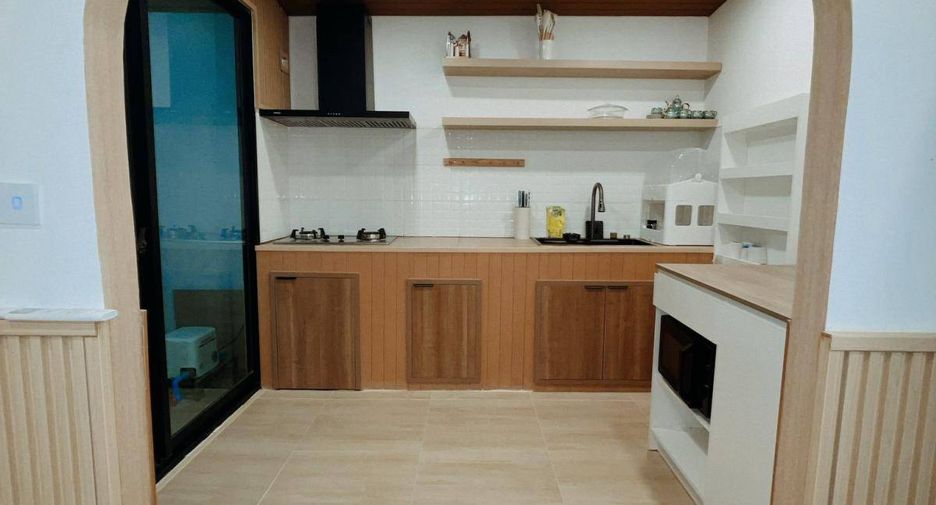 Casa adosada en venta de 3 habitaciones en Saphan Sung, Bangkok