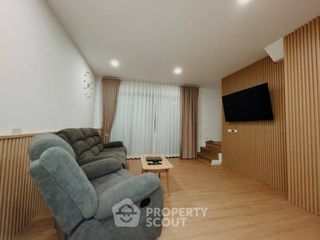 Casa adosada en venta de 3 habitaciones en Saphan Sung, Bangkok