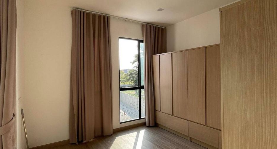 Casa adosada en venta de 3 habitaciones en Saphan Sung, Bangkok