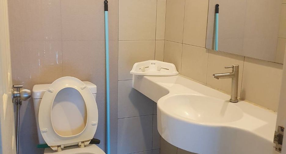 For sale 2 bedrooms condo in Wang Thonglang, Bangkok