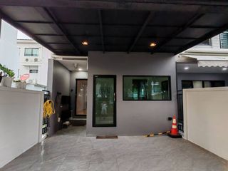 For sale 3 bedrooms townhouse in Bang Kapi, Bangkok