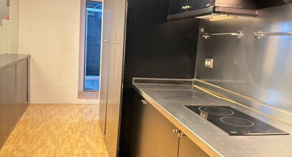 For rent 1 Beds condo in Watthana, Bangkok
