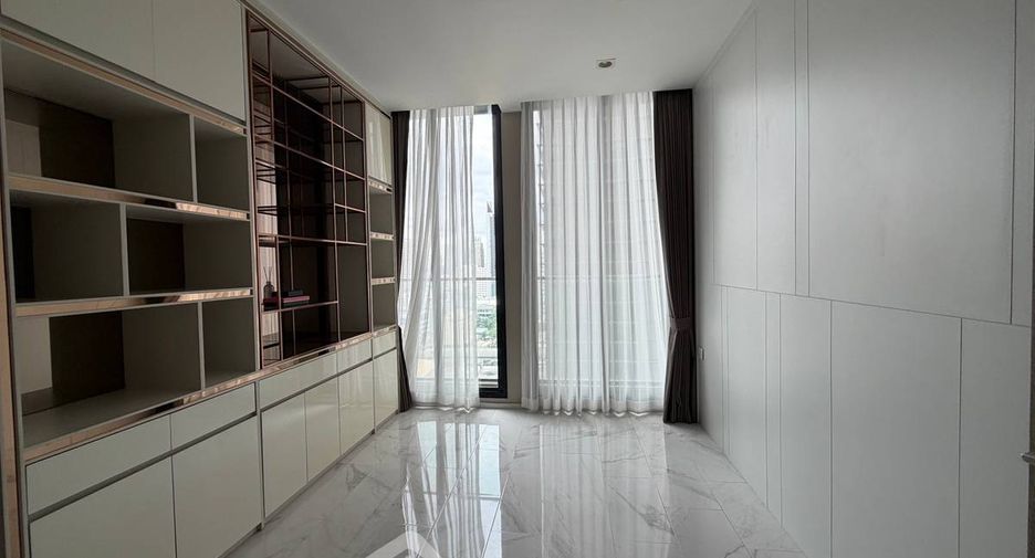 For rent 2 bedrooms condo in Pathum Wan, Bangkok