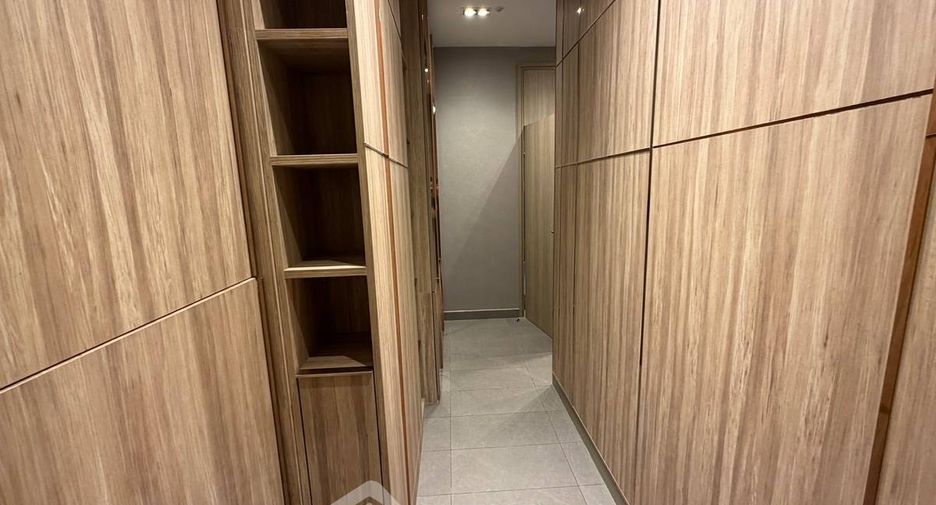 For rent 2 bedrooms condo in Pathum Wan, Bangkok
