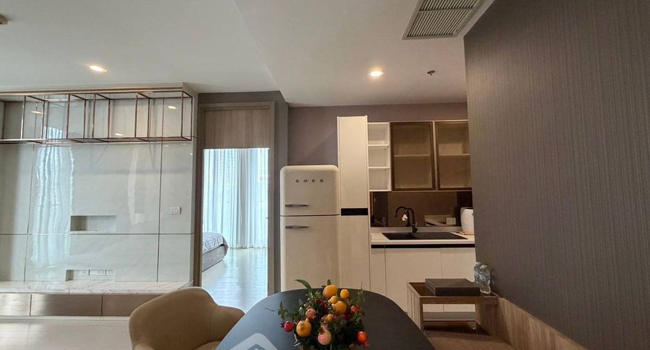 For rent 2 bedrooms condo in Pathum Wan, Bangkok