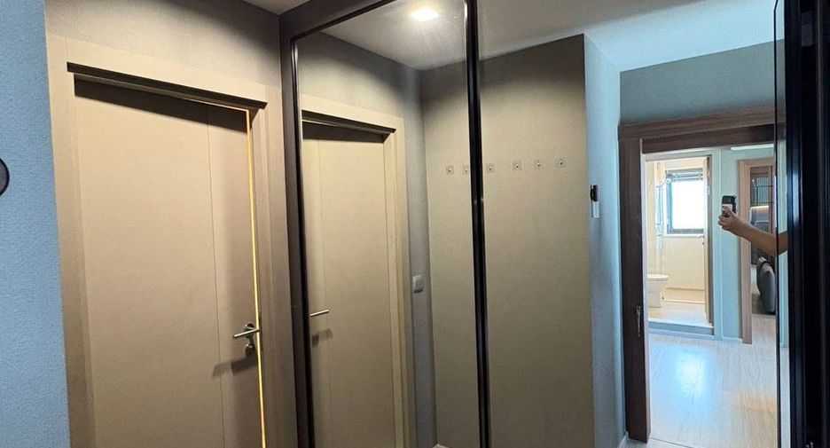 Condo en alquiler de 2 habitaciones en Huai Khwang, Bangkok