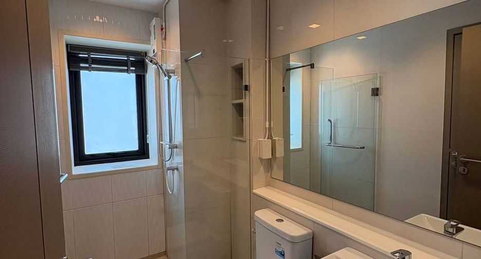 Condo en alquiler de 2 habitaciones en Huai Khwang, Bangkok