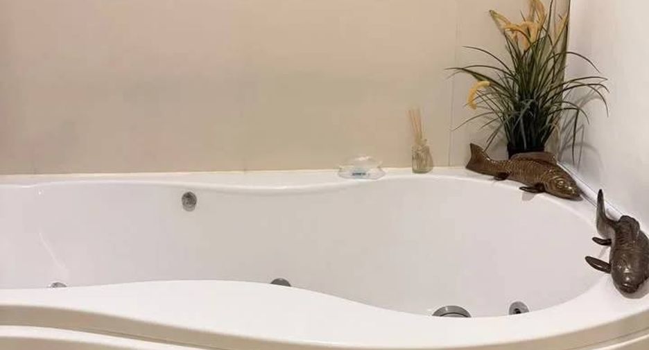For rent 2 ベッドルーム condo in Watthana, Bangkok