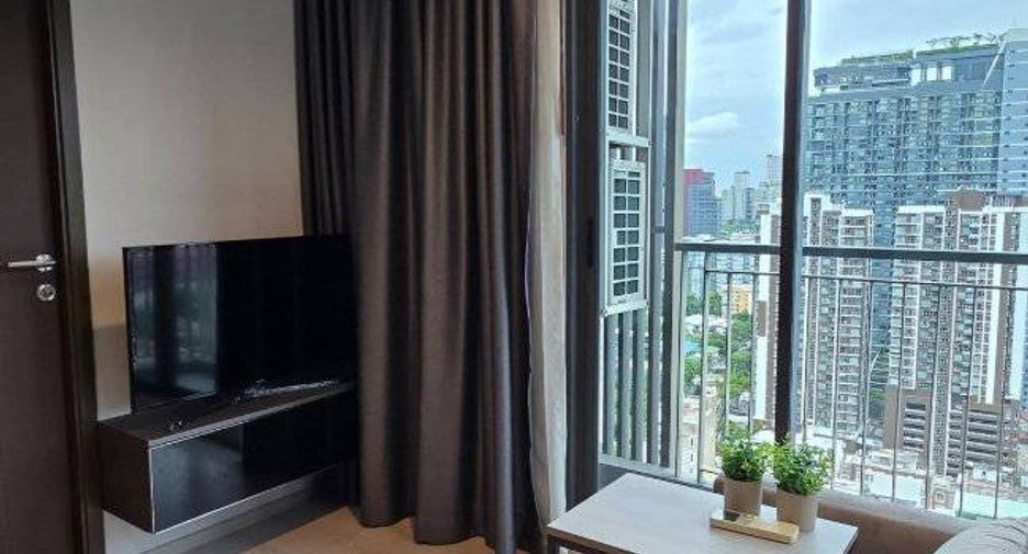 For rent 2 bedrooms condo in Huai Khwang, Bangkok