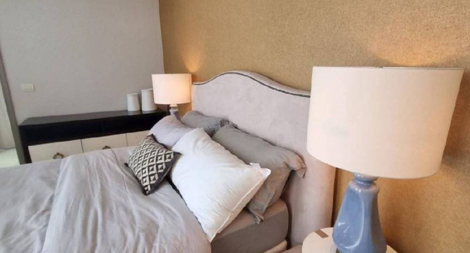 For rent 3 bedrooms condo in Pathum Wan, Bangkok