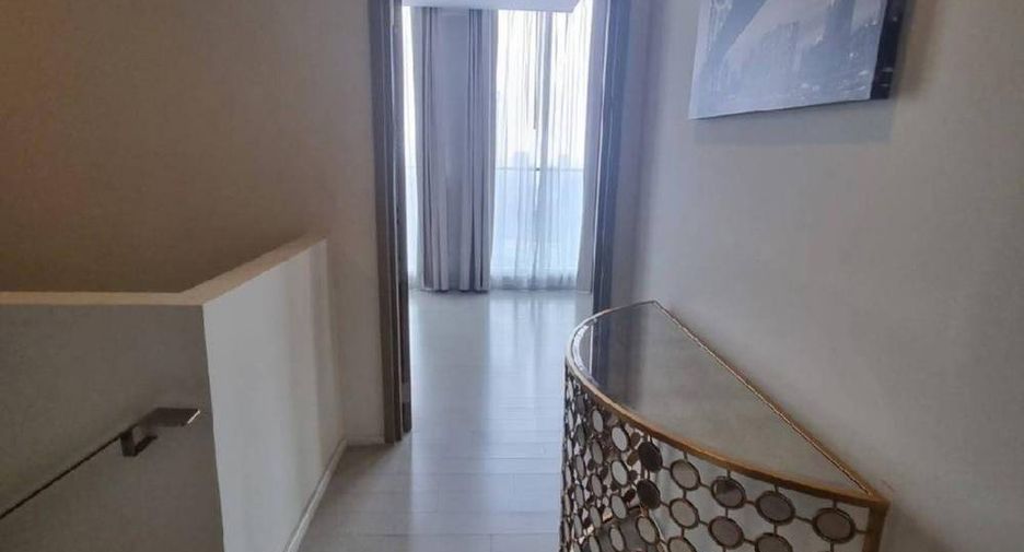 For rent 3 bedrooms condo in Pathum Wan, Bangkok
