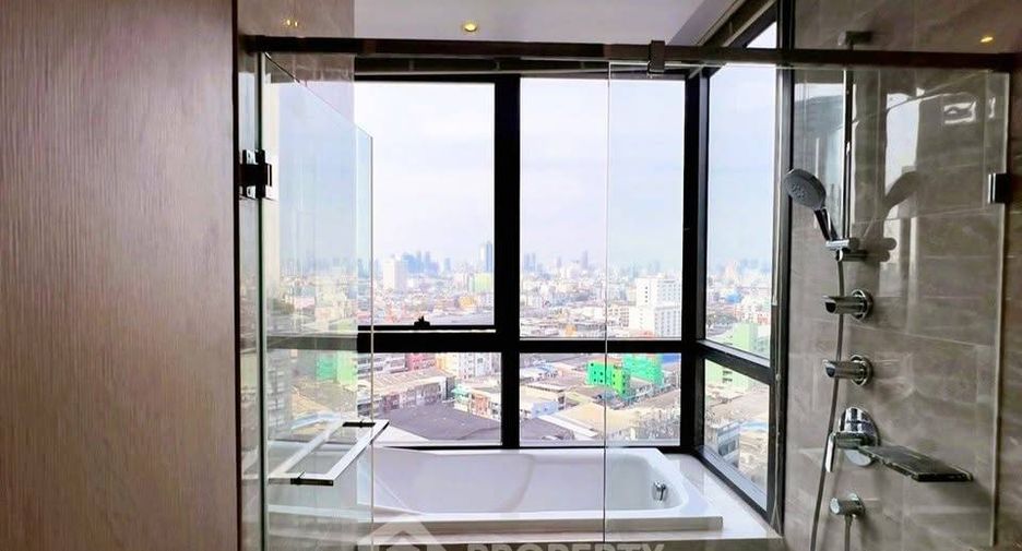 Condo en alquiler de 2 habitaciones en Huai Khwang, Bangkok