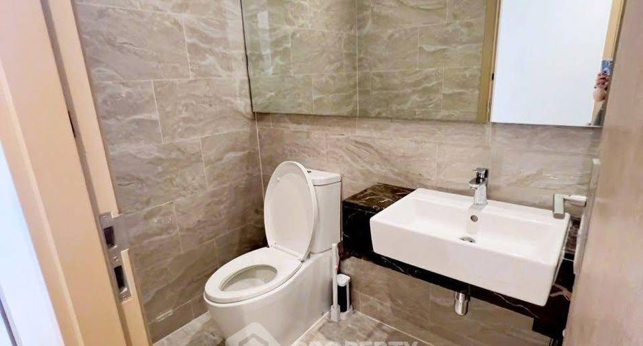 Condo en alquiler de 2 habitaciones en Huai Khwang, Bangkok