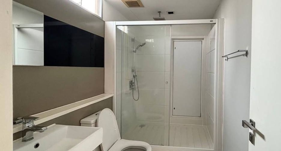 For rent 2 bedrooms condo in Thon Buri, Bangkok