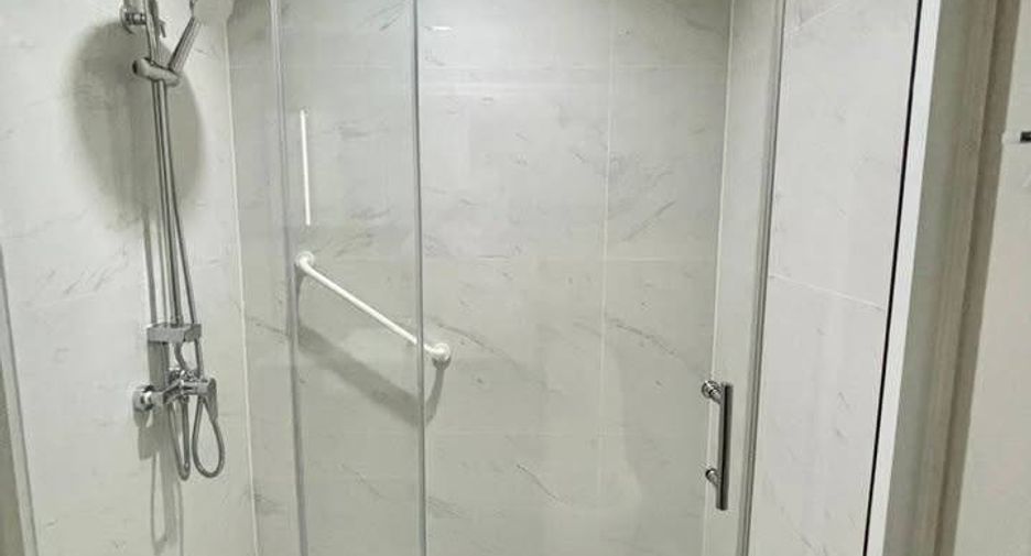For rent 2 bedrooms condo in Thon Buri, Bangkok