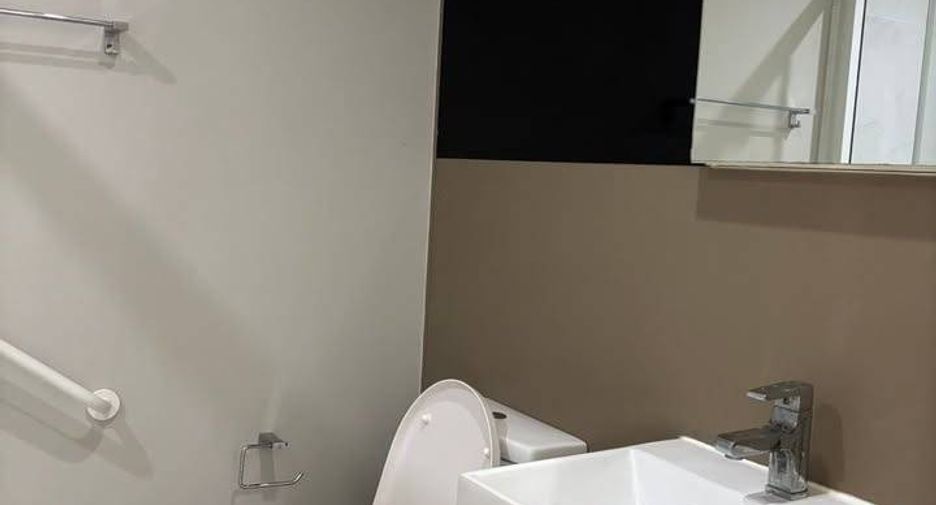 For rent 2 bedrooms condo in Thon Buri, Bangkok