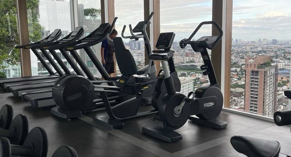 Condo en alquiler de 2 habitaciones en Khlong Toei, Bangkok
