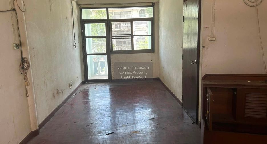 Casa adosada en venta de 11 habitaciones en Bang Khae, Bangkok