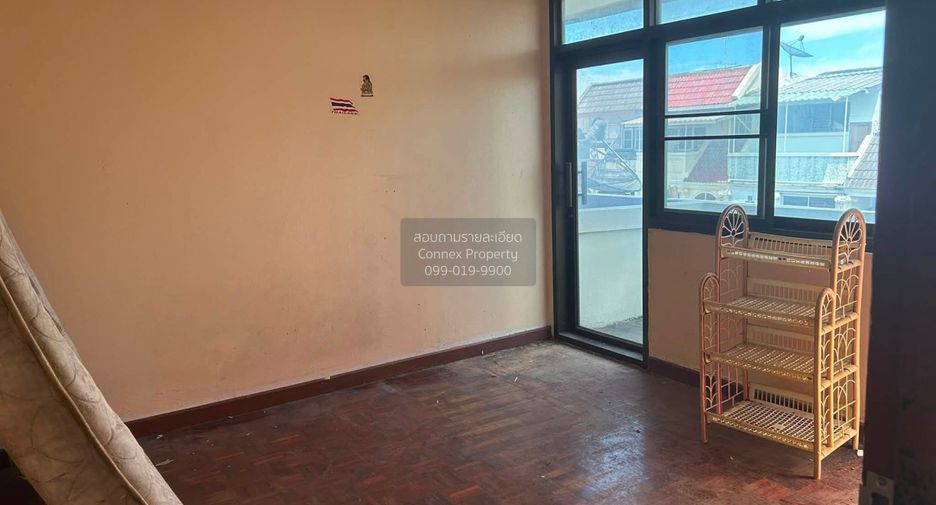Casa adosada en venta de 11 habitaciones en Bang Khae, Bangkok