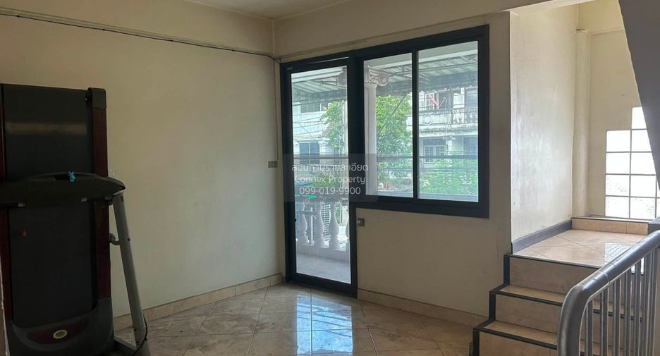 Casa adosada en venta de 11 habitaciones en Bang Khae, Bangkok