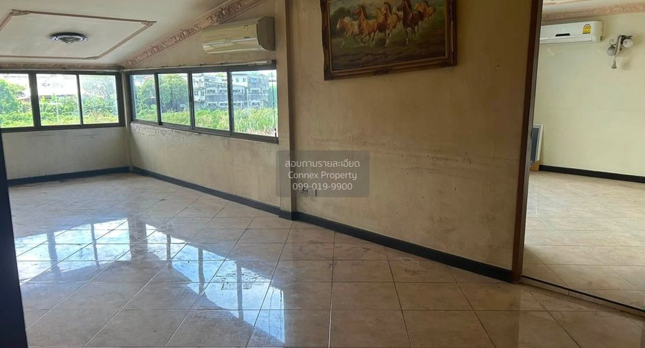 Casa adosada en venta de 11 habitaciones en Bang Khae, Bangkok