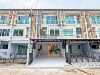 出售 3 卧室 联排别墅 在 Pak Kret, Nonthaburi
