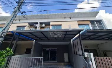For sale 3 ベッドルーム townhouse in Suan Luang, Bangkok