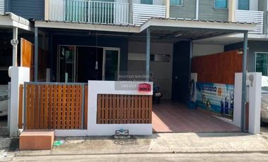 Casa adosada en venta de 3 habitaciones en Mueang Samut Prakan, Samut Prakan