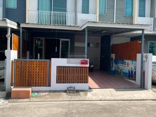 Casa adosada en venta de 3 habitaciones en Mueang Samut Prakan, Samut Prakan