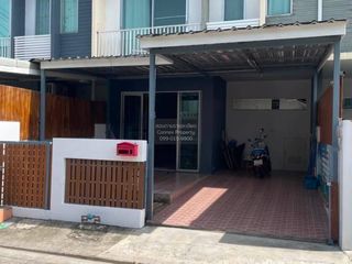 Casa adosada en venta de 3 habitaciones en Mueang Samut Prakan, Samut Prakan