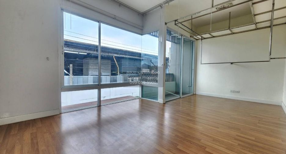 Casa adosada en venta de 5 habitaciones en Mueang Nonthaburi, Nonthaburi
