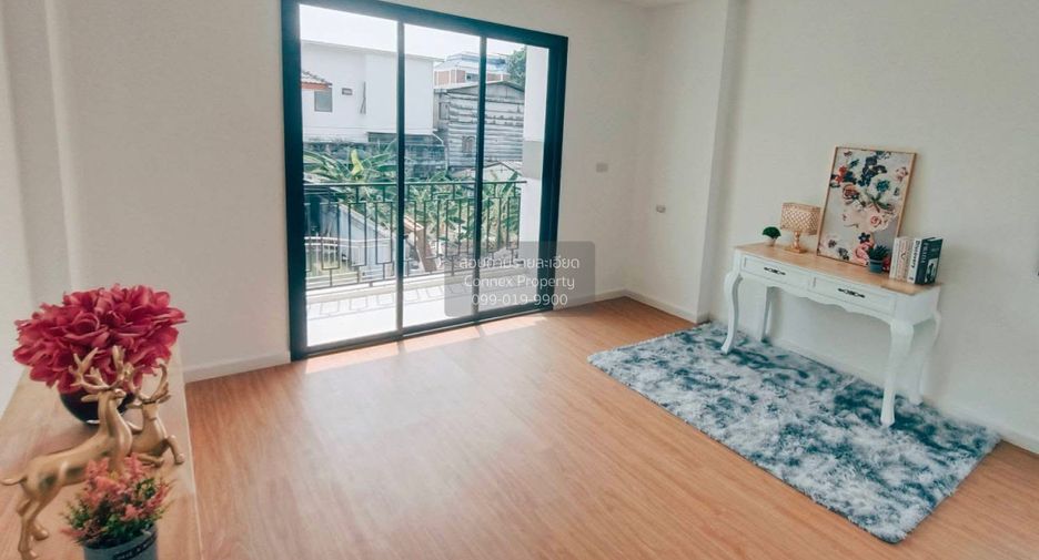 Casa adosada en venta de 4 habitaciones en Bang Na, Bangkok
