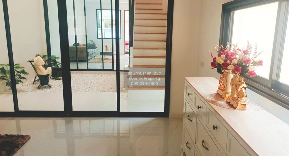 Casa adosada en venta de 4 habitaciones en Bang Na, Bangkok