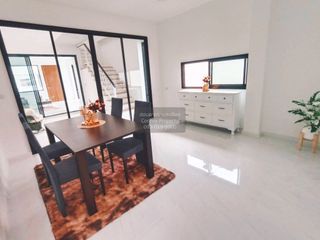 Casa adosada en venta de 4 habitaciones en Bang Na, Bangkok