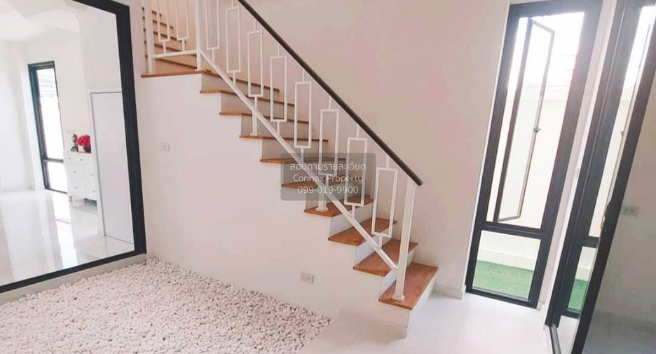 Casa adosada en venta de 4 habitaciones en Bang Na, Bangkok
