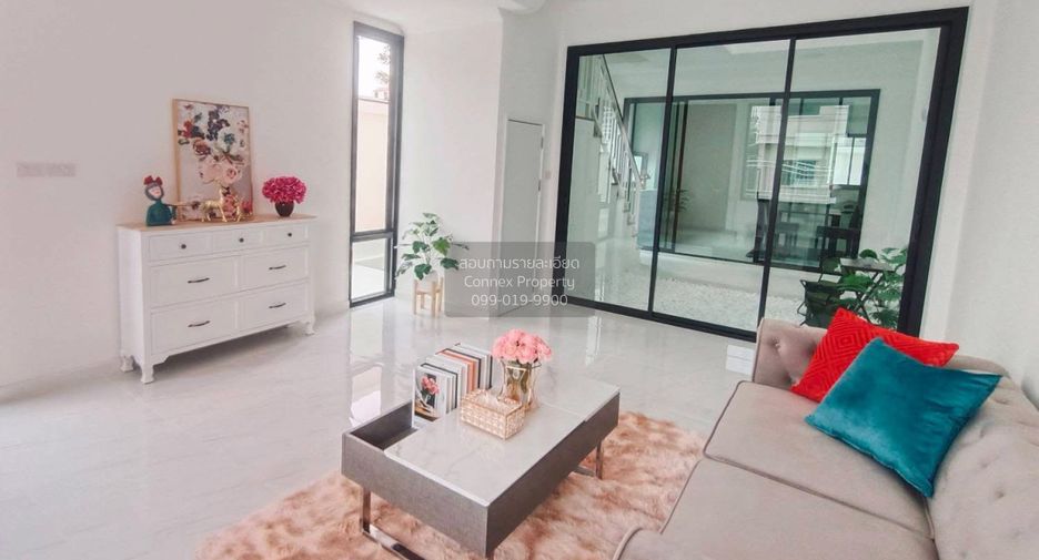 Casa adosada en venta de 4 habitaciones en Bang Na, Bangkok