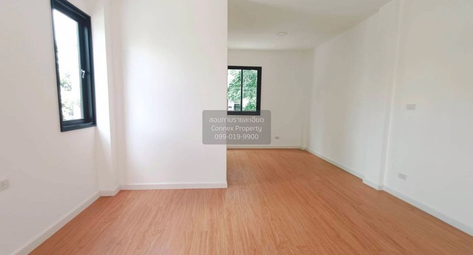 Casa adosada en venta de 4 habitaciones en Bang Na, Bangkok